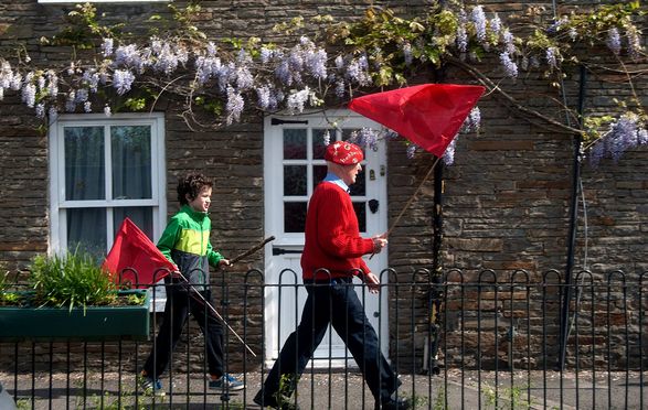 <i>RED SHOES MARCH</i>, documentation (2014) <i>RED SHOES MARCH</i>, documentation (2014)