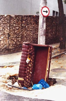 Marcos Chaves, <i>Holes</i>, 2005