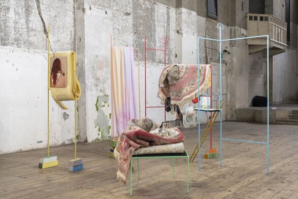 Philippa Brown A Summoning (I would shed my skin for you) 2024 (detail). Southwark Park Galleries. Ffoto: Rita Silva